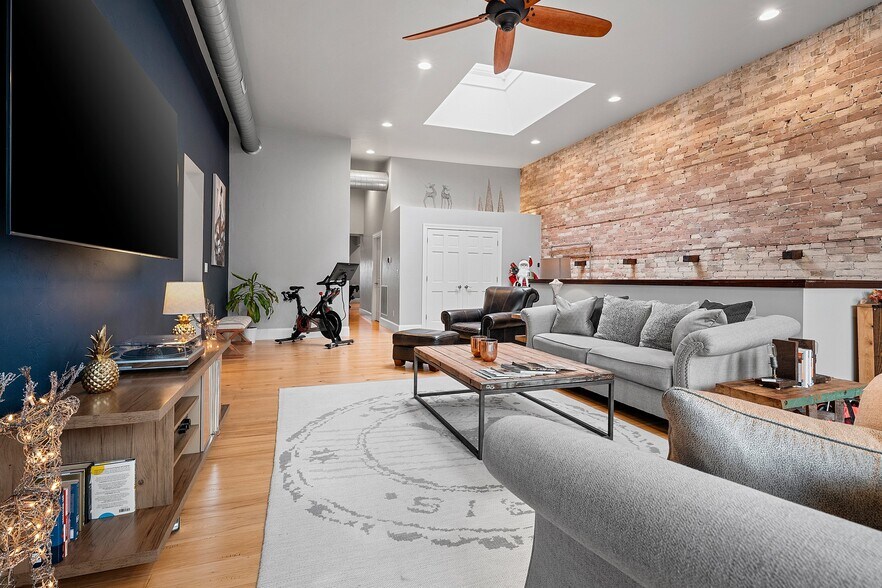 More Photos Of 408 Dousman St, Green Bay Storefront Retail Residential For Sale