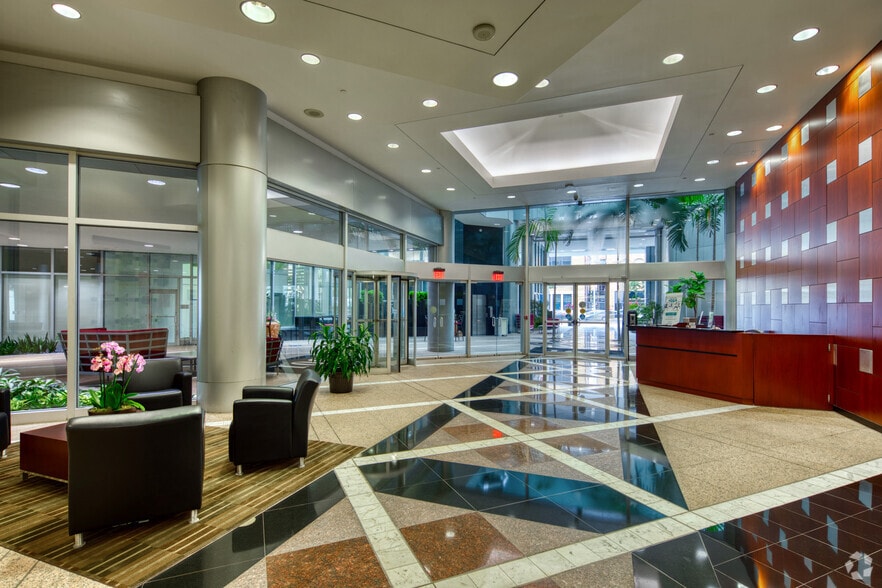 More Photos Of 501 E Kennedy Blvd, Tampa Office For Lease