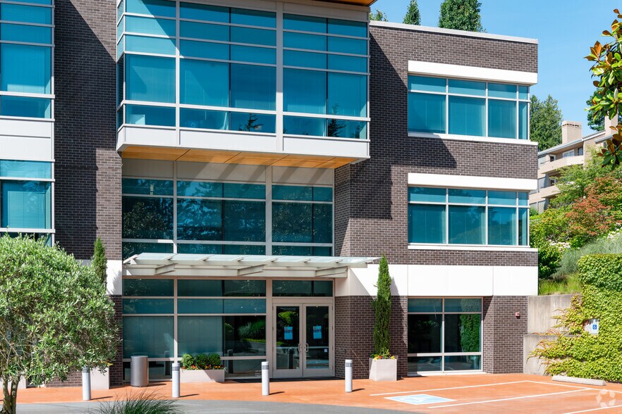 More Photos Of 5209 Lake Washington Blvd NE, Kirkland Office For Lease