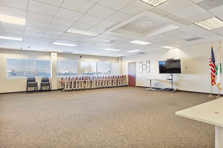 More Photos Of 1615 Commerce Pky, Bloomington Office For Sale