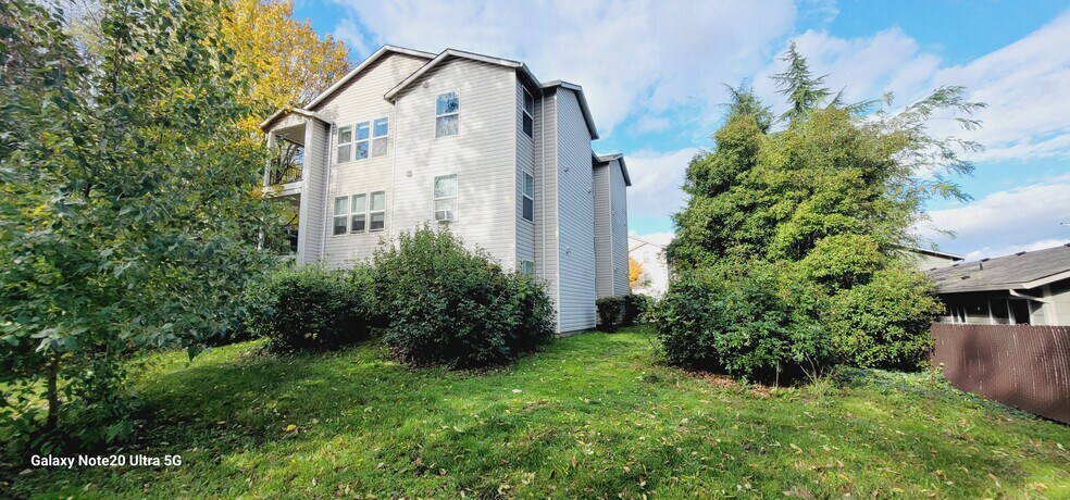 Primary Photo Of 8824-8828 SE Flavel St, Portland Apartments For Sale