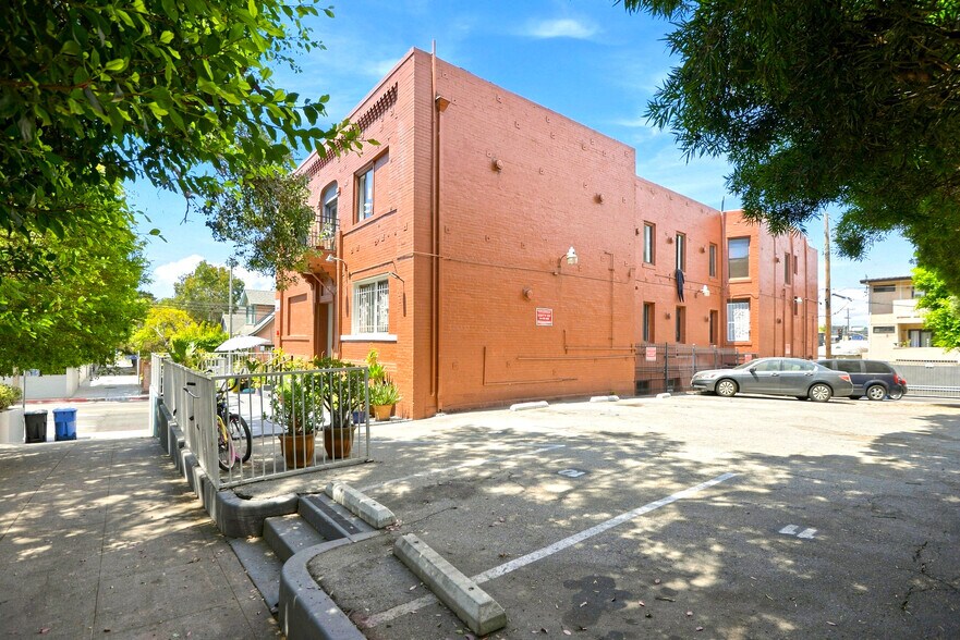 More Photos Of 101 Dudley Ave, Venice Apartments For Sale