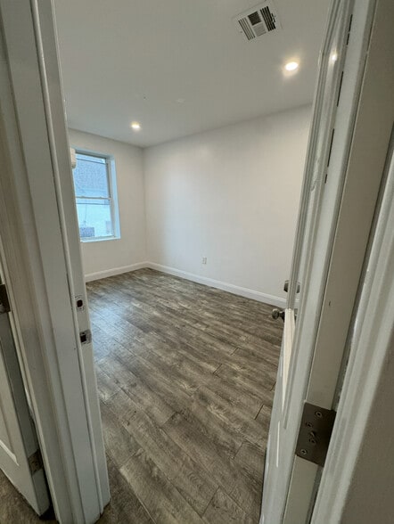 More Photos Of 124-13 Liberty Ave, South Richmond Hill Storefront Retail Office For Lease