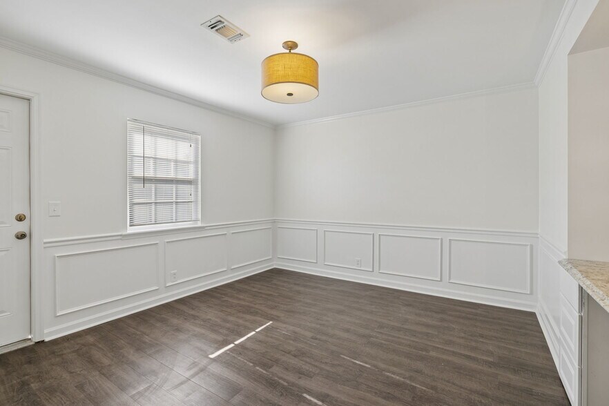 More Photos Of 109 Holiday Ct, Franklin Office For Sale