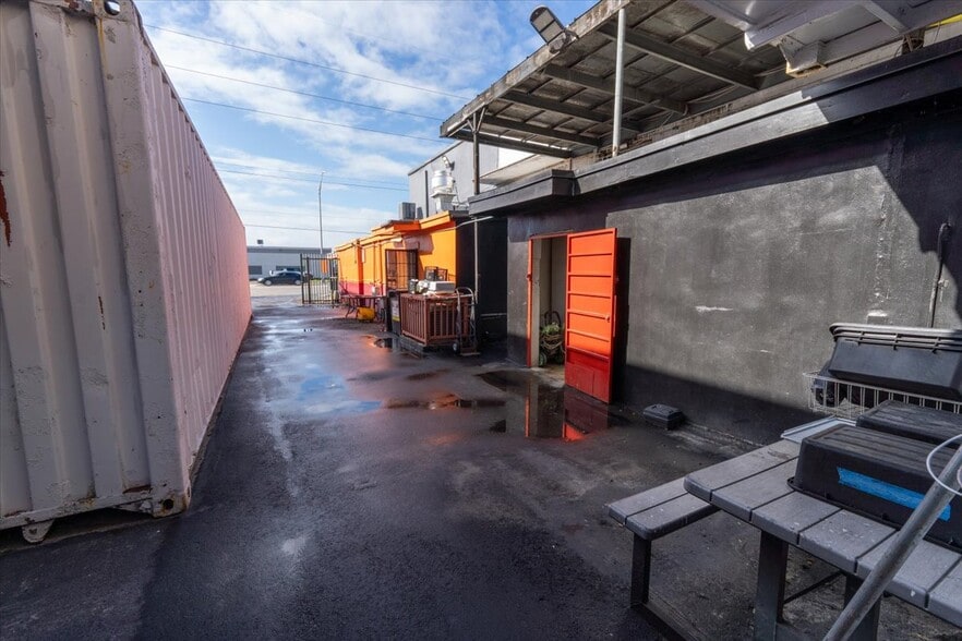 More Photos Of 3595 NW 54th St, Miami Warehouse For Sale