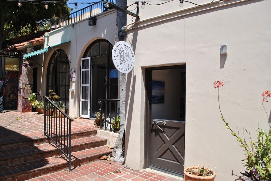 More Photos Of 451-461 E Main St, Ventura Storefront For Lease