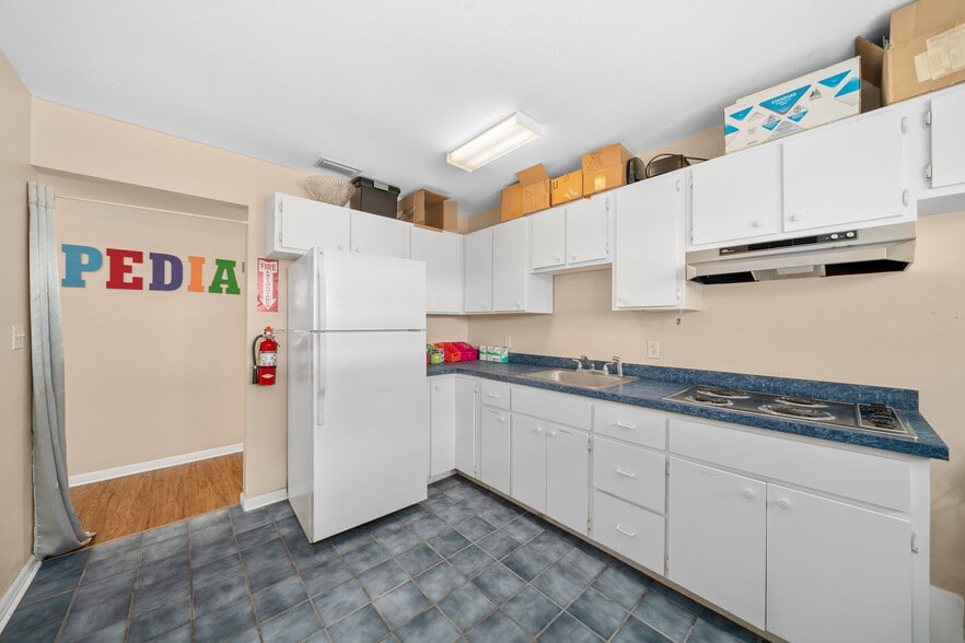 More Photos Of 1415 NW 23rd Ave, Chiefland Medical For Sale