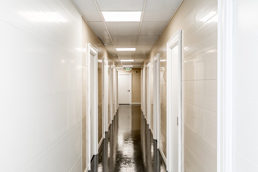 More Photos Of 290 Caldari Rd, Vaughan Warehouse For Lease