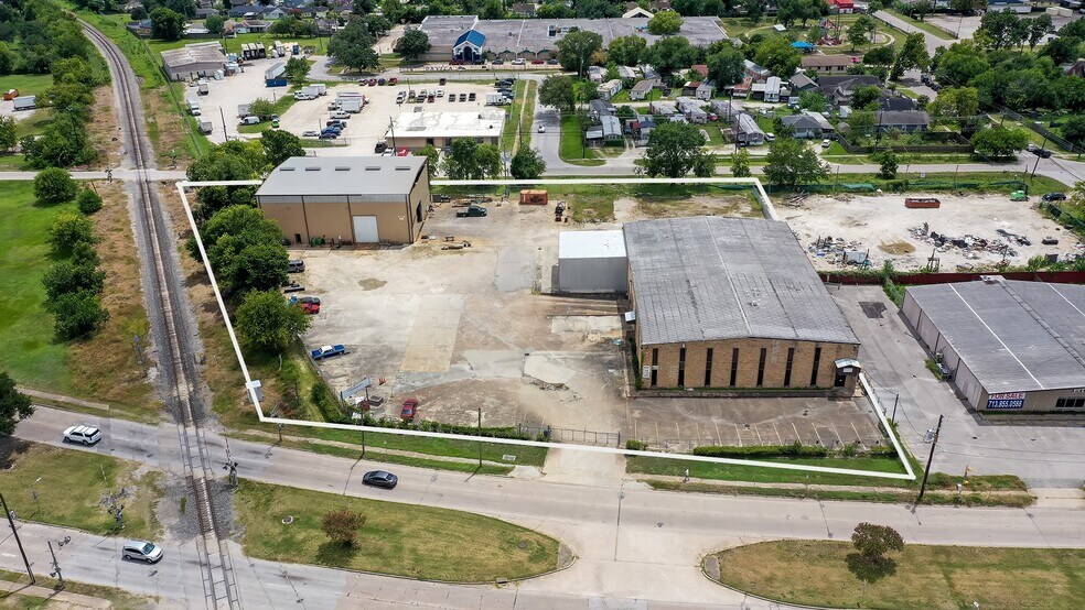 Primary Photo Of 7520 Lawndale St, Houston Flex For Lease