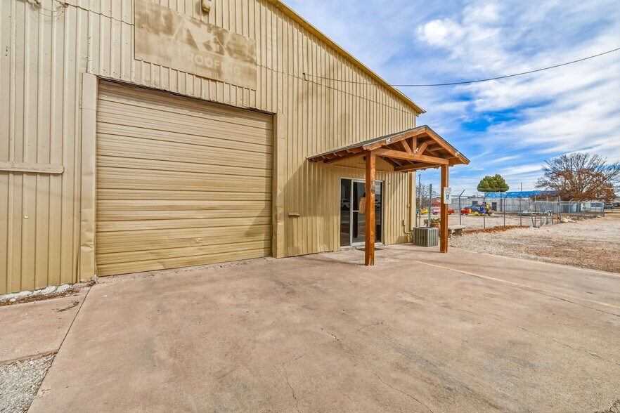 More Photos Of 26 W Washington Dr, San Angelo Warehouse For Sale
