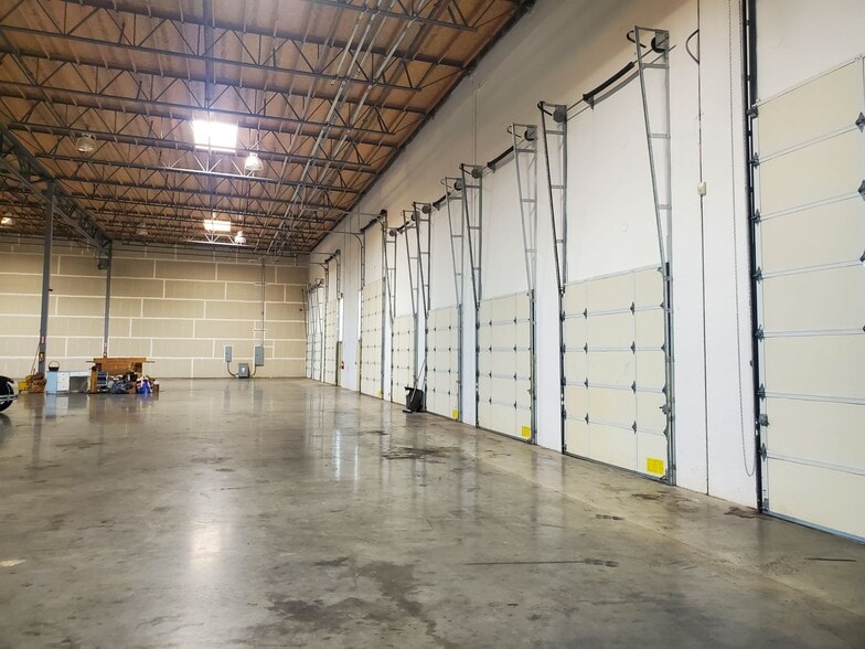 More Photos Of 600 S 74th Pl, Ridgefield Manufacturing For Lease