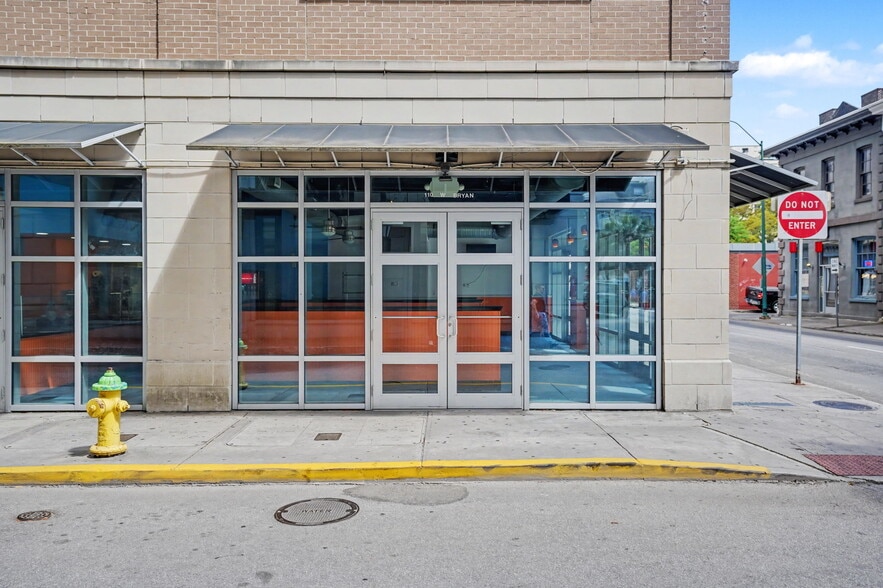 More Photos Of 110 W Bryan St, Savannah Freestanding For Lease