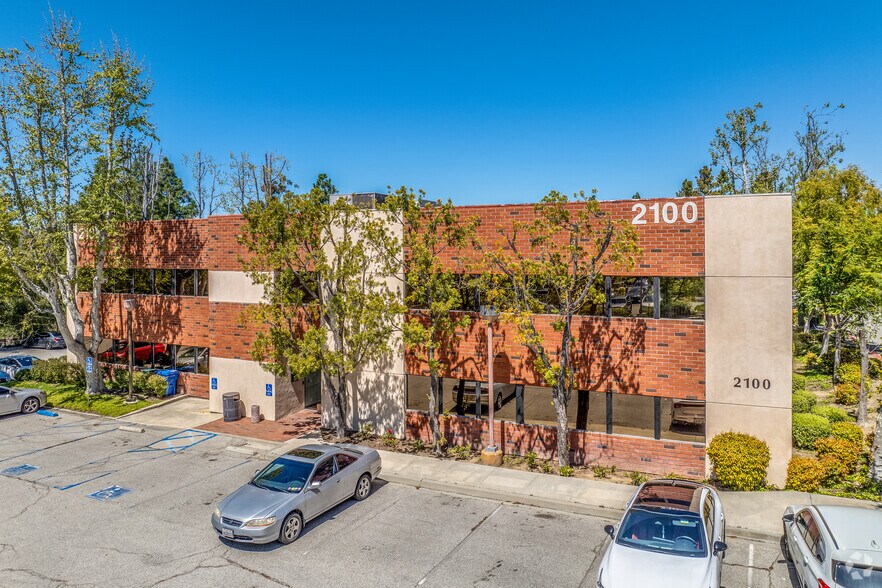 More Photos Of 2100 Lynn Rd, Thousand Oaks Medical For Lease