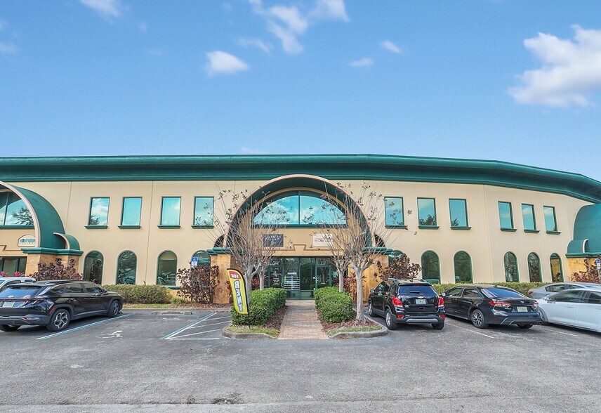 More Photos Of 6881 Kingspointe Pky, Orlando Business Park For Lease