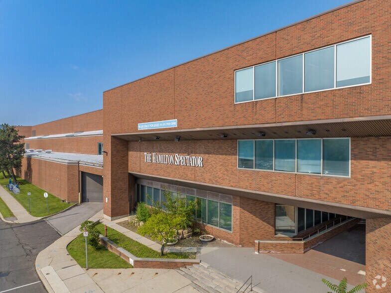 More Photos Of 44 Frid St, Hamilton Showroom For Lease