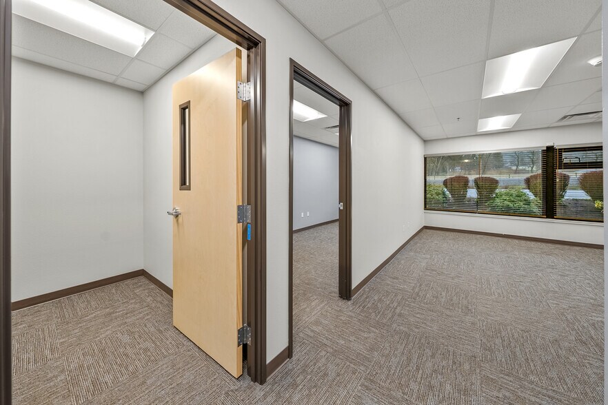 More Photos Of 2166 NW Vine St, Grants Pass Medical For Sale