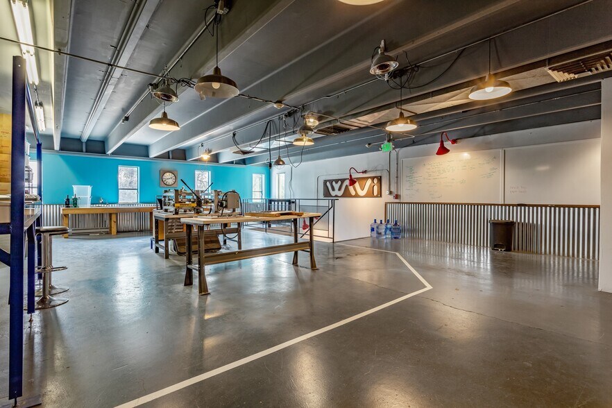More Photos Of 3535 S Irving St, Sheridan Warehouse For Lease