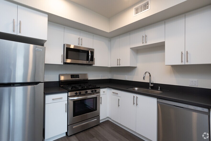More Photos Of 10555 Bloomfield St, Toluca Lake Apartments For Sale