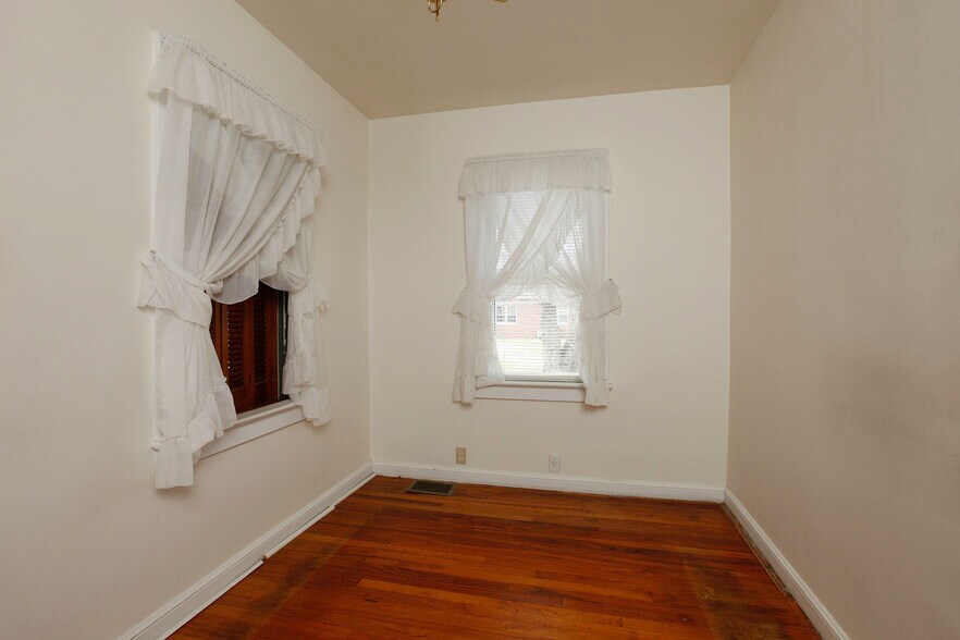 More Photos Of 30 Cooper Ave, Marlton Freestanding For Sale