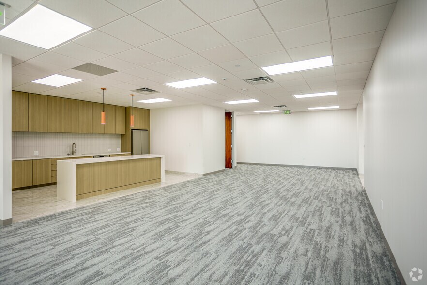 More Photos Of 12400 Coit Rd, Dallas Office For Lease