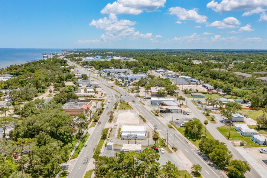 More Photos Of 1220 S Washington Ave, Titusville Convenience Store For Lease
