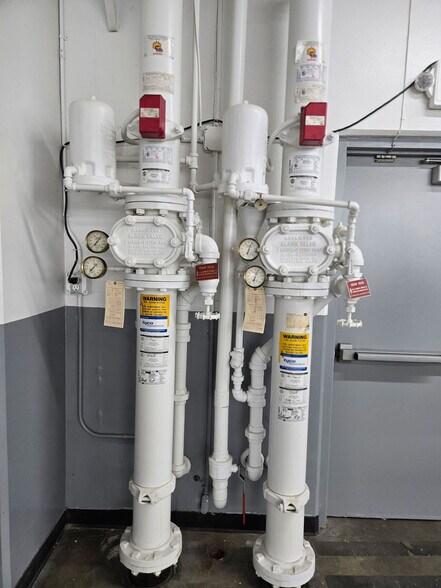 More Photos Of 16750 Schoenborn St, North Hills Flex For Sale