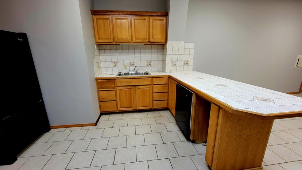 More Photos Of 330 S Mill St, Pryor Office For Sale