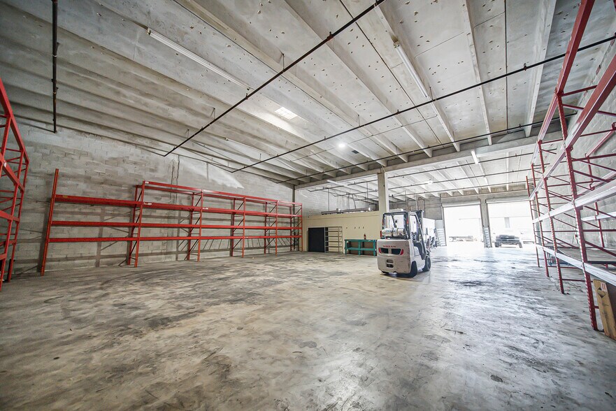 More Photos Of 3018 NW 79th Ave, Doral Warehouse For Lease