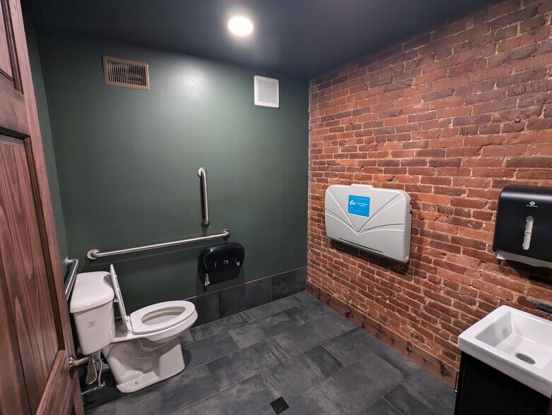 More Photos Of 104 N Elm St, Cresco General Retail For Sale