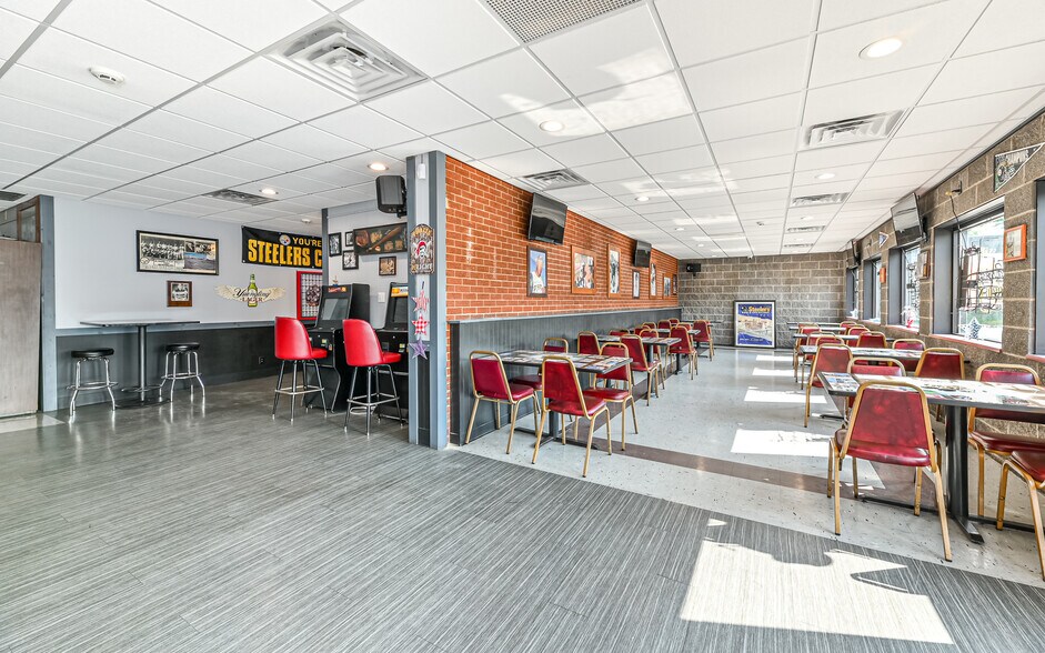 More Photos Of 2615 Freeport Rd, Natrona Heights Bar For Lease