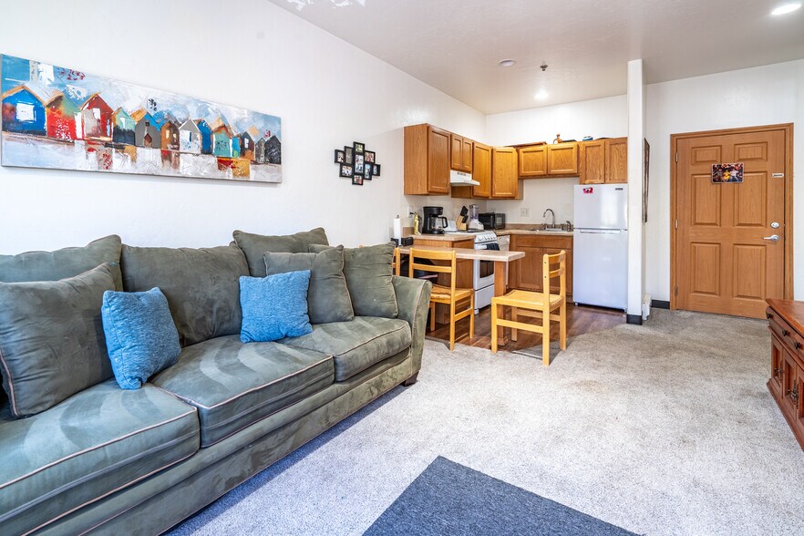 More Photos Of 625 Red Table Dr, Gypsum Apartments For Sale