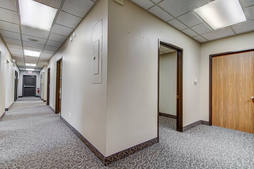More Photos Of 2965 S MacArthur Blvd, Springfield Medical For Sale