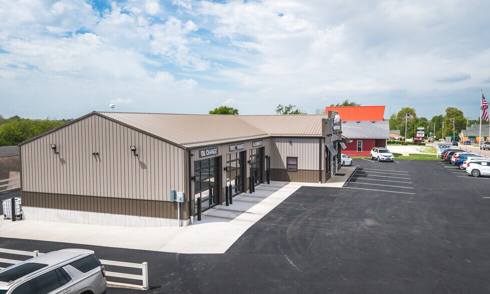 More Photos Of 1008 E Main St, Linn Auto Dealership For Sale