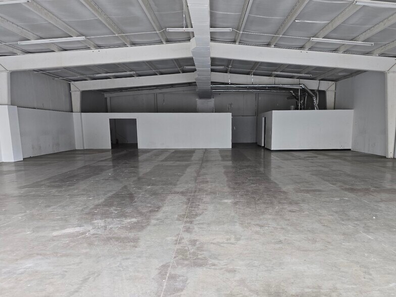 More Photos Of 930-940 SW 70 Hwy, Hickory Storefront For Lease