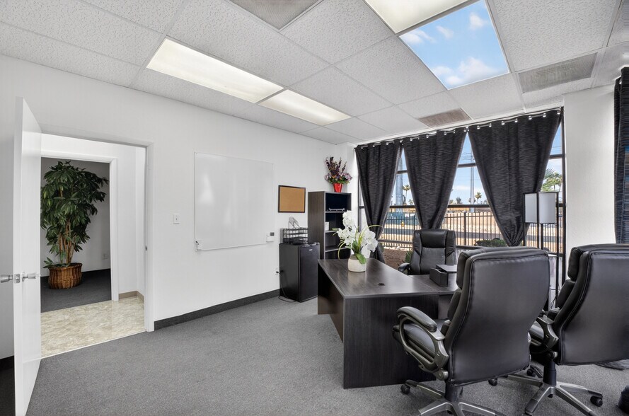 More Photos Of 2920 N 24th Ave, Phoenix Office For Sale