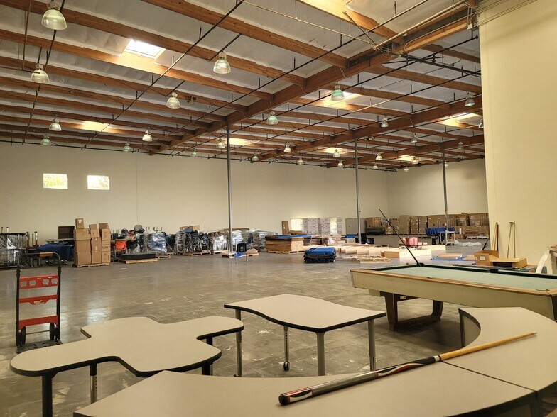 More Photos Of 2905 E Philadelphia St, Ontario Warehouse For Lease