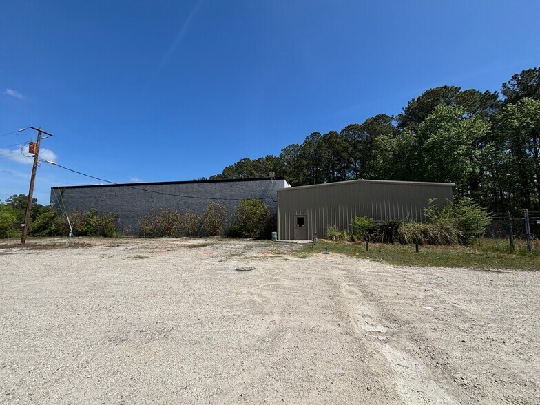 More Photos Of 4614 College Rd N, Castle Hayne Service For Lease