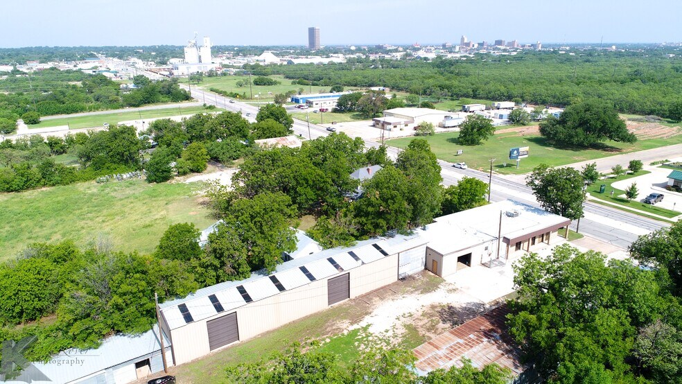 More Photos Of 411 E South 11th St, Abilene Warehouse For Lease