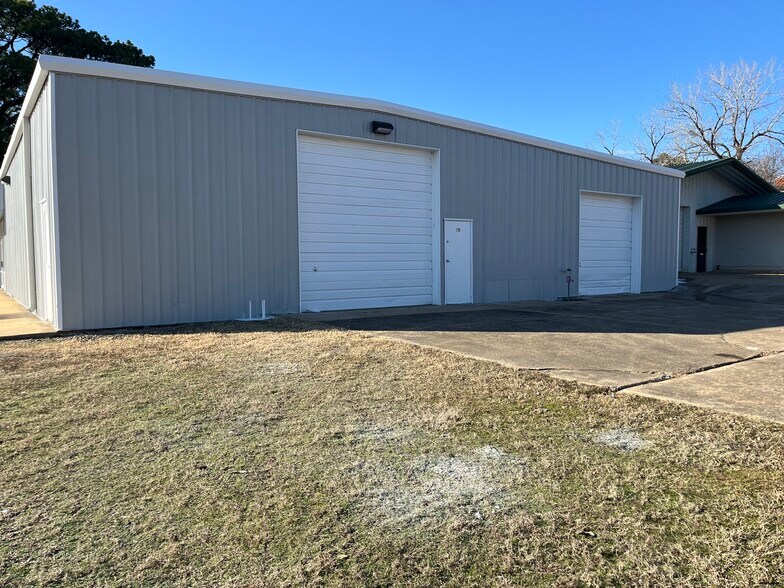 More Photos Of 125 Porter Industrial Rd, Clarksville Warehouse For Lease