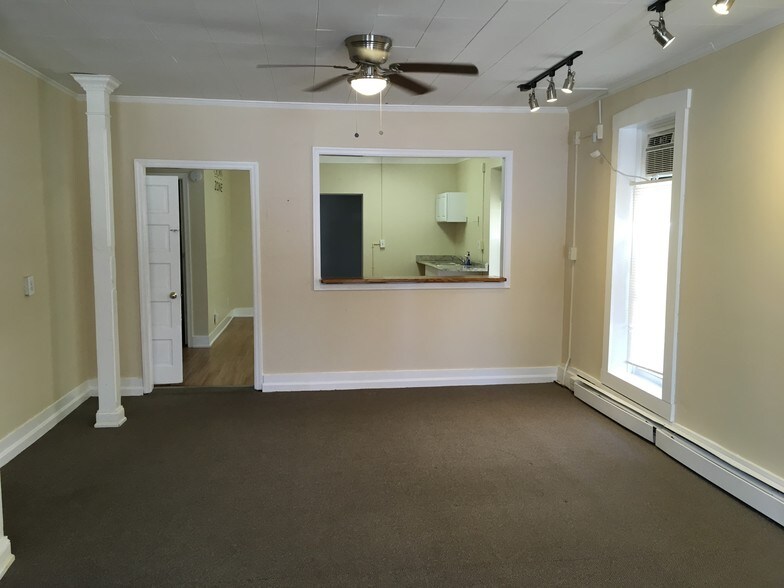 More Photos Of 324 Main St, Reisterstown Storefront Retail Office For Lease