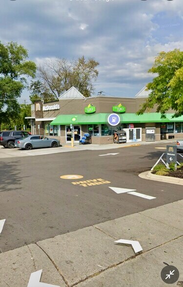 More Photos Of 1951 Center Ave, Janesville Service Station For Sale