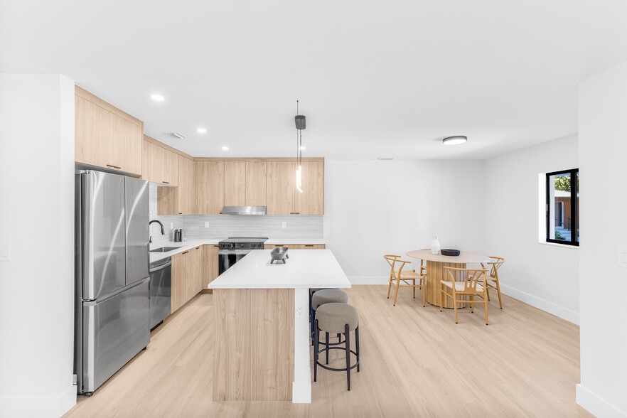 More Photos Of 2616 Lakeview Dr, Naples Apartments For Sale