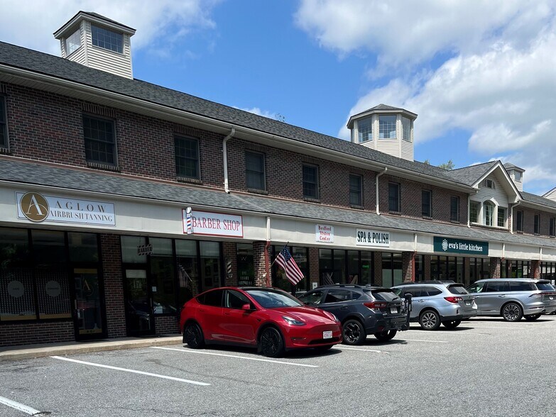 More Photos Of 200 Great Rd, Bedford Storefront Retail Office For Lease