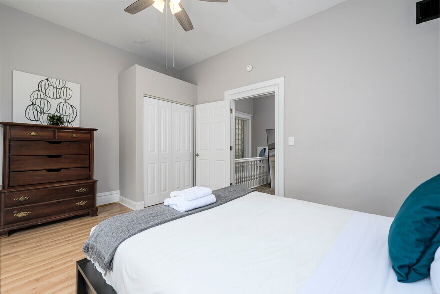 More Photos Of 4374-4382 W Pine Blvd, Saint Louis Office For Sale
