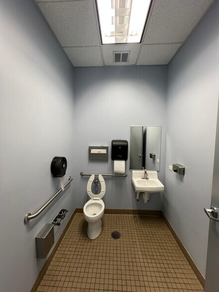 More Photos Of 215 Remington Blvd, Bolingbrook Medical For Lease