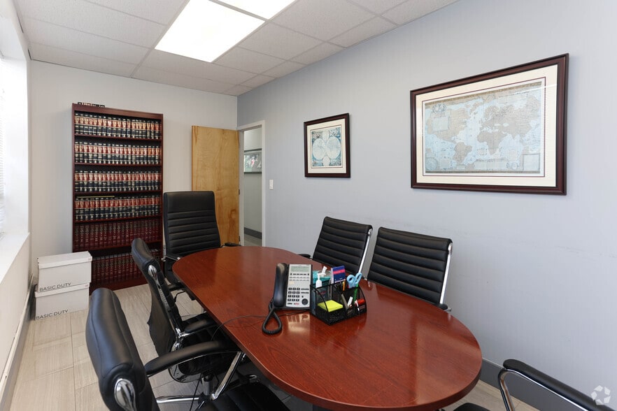 More Photos Of 91 N Franklin St, Hempstead Office For Sale