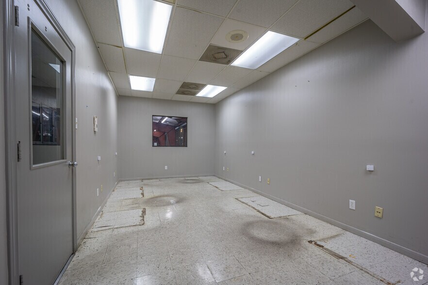 More Photos Of 1305 W Jackson Ave, Pasadena Manufacturing For Lease