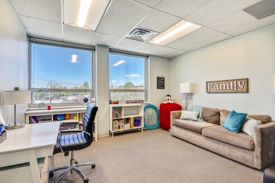 More Photos Of 3720 Farragut Ave, Kensington Medical For Lease