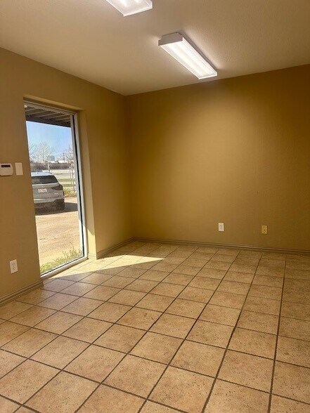 More Photos Of 2703 Marshall St, Fort Worth Warehouse For Sale
