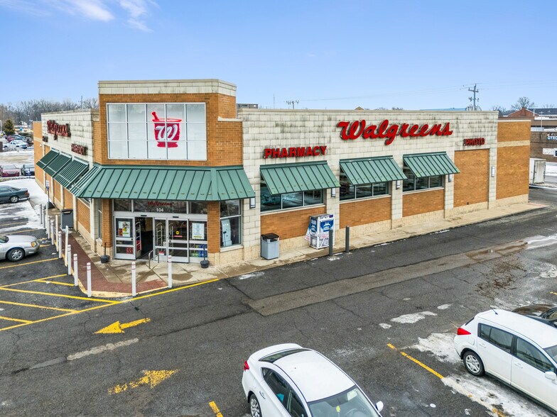 More Photos Of 104 Hwy 52 W, Portland Drugstore For Sale